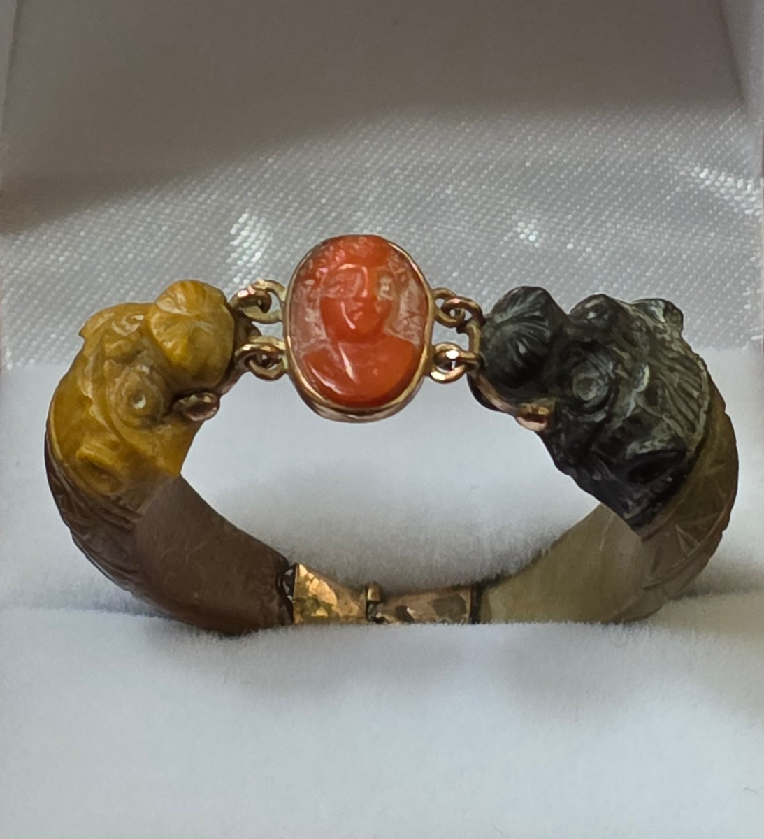 19th Century Grand Eternity Ring In Lava Stone, Coral And Gold 