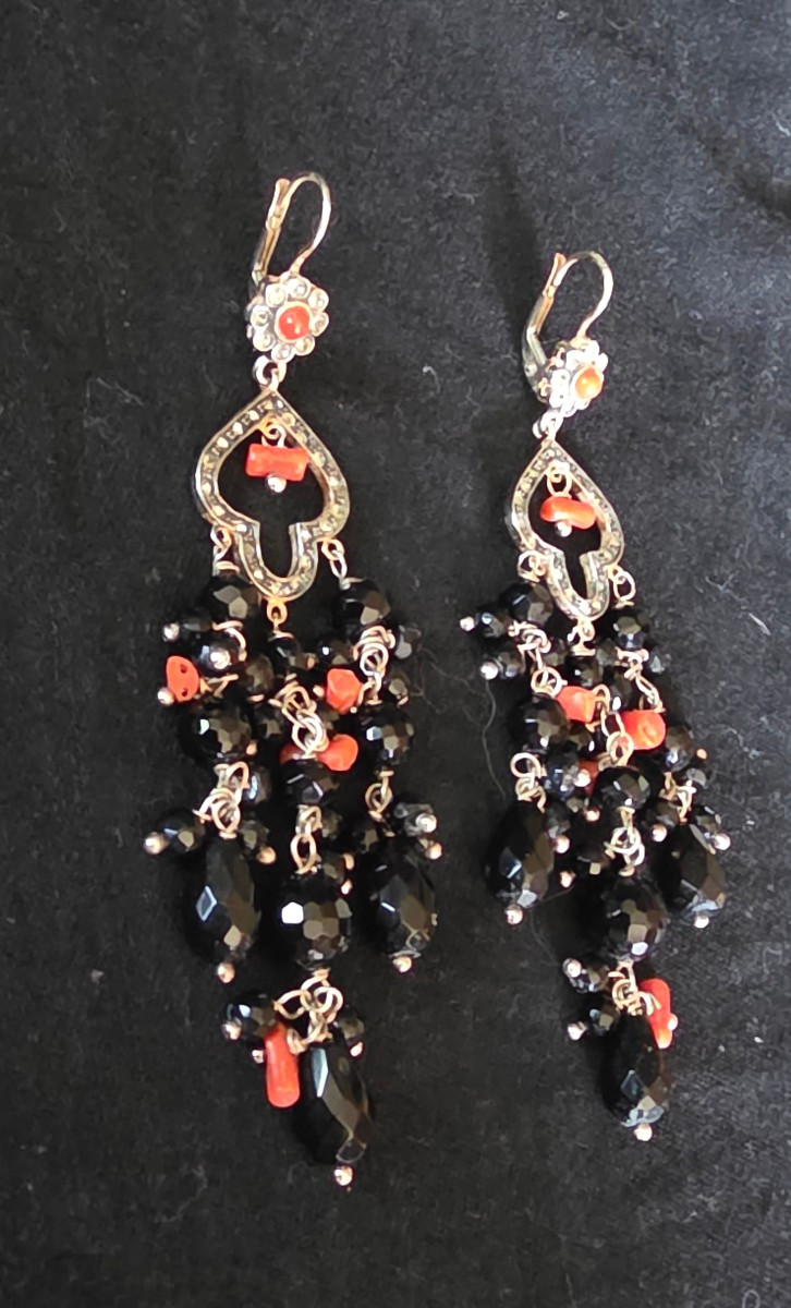 Paire de boucle d oreille girandole en vermeil, corail et onyx-photo-3