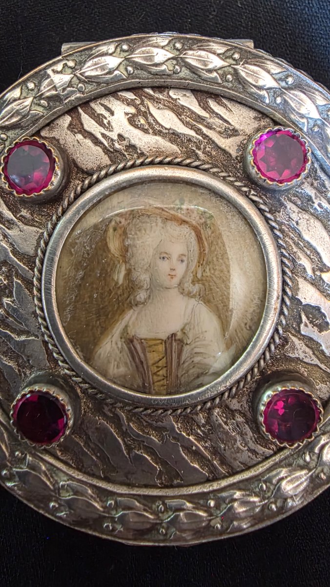 Silver-plated Bronze Box With A Miniature -photo-2