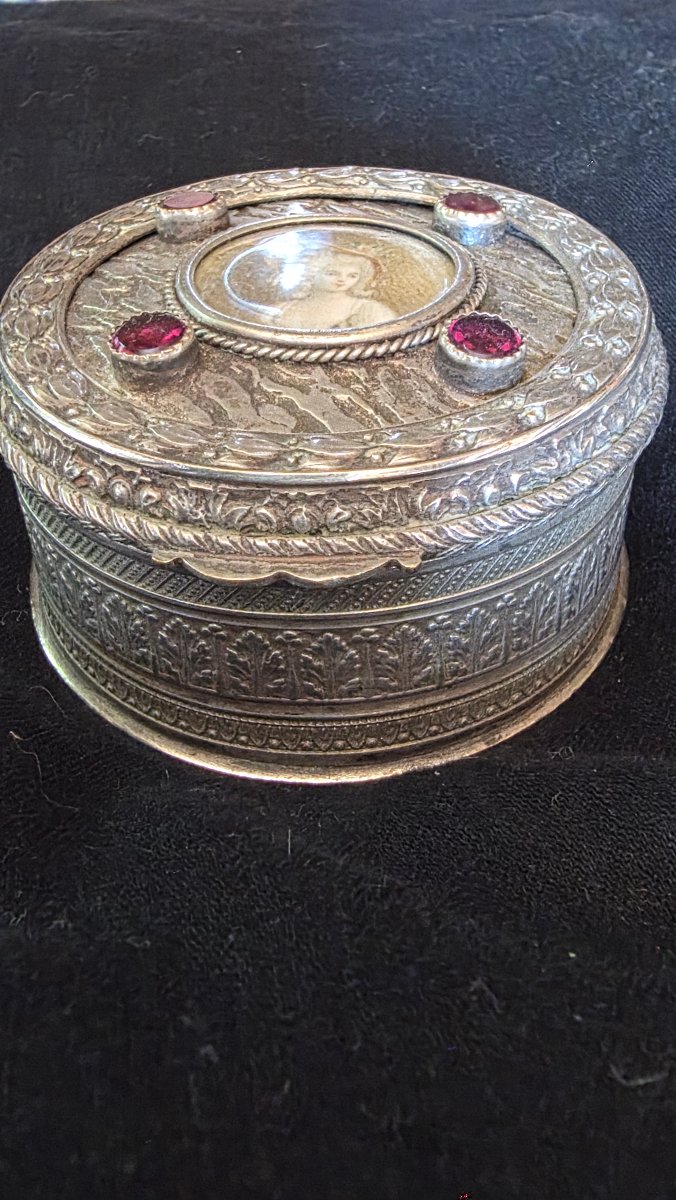 Silver-plated Bronze Box With A Miniature -photo-3