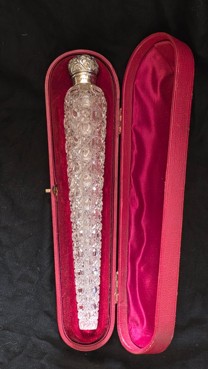 Large Crystal And Silver Bottle In Its Case-photo-2