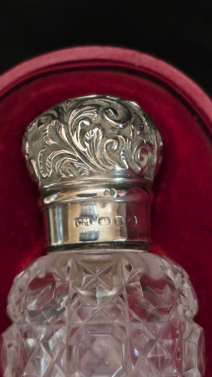 Large Crystal And Silver Bottle In Its Case-photo-4