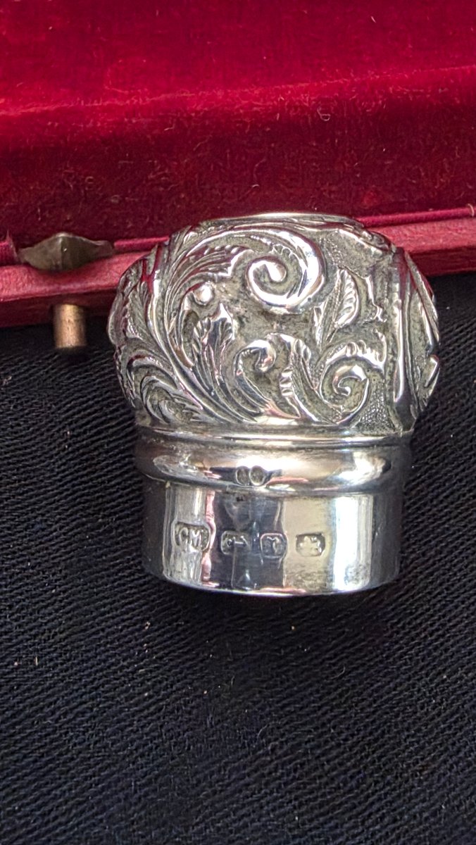 Large Crystal And Silver Bottle In Its Case-photo-2