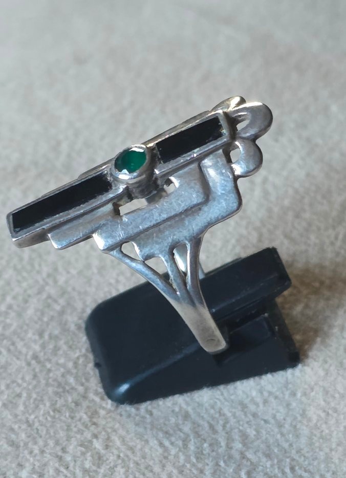 Art Deco Men's Ring In Silver, Onyx, And Chrysoprase-photo-4