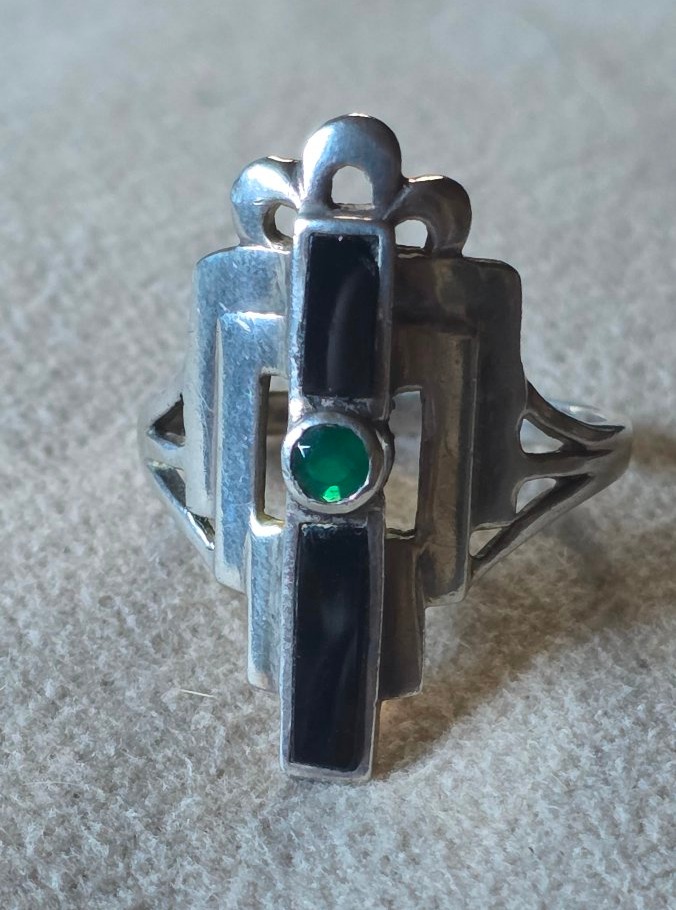 Art Deco Men's Ring In Silver, Onyx, And Chrysoprase-photo-1