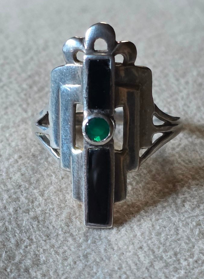 Art Deco Men's Ring In Silver, Onyx, And Chrysoprase