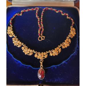 Gold And Garnet Necklace With Flower Pattern Circa 1900