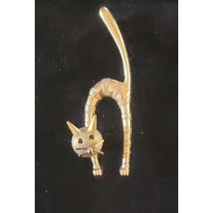 Gold Cat Brooch With Round Back Circa 1960
