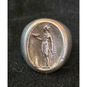 Chevalière en argent grave en intaille 
