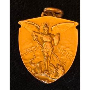 Médaille  st michel en or signé  Tairac vers 1900