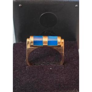 Bague en or sertie de rouleaux de calcedoine bleu