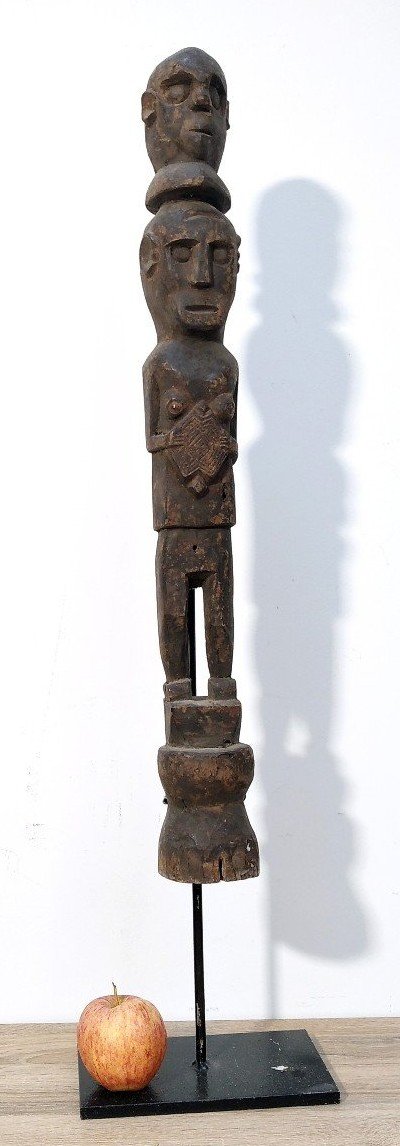 Statue Poteau Timor Indonésie Coupeur De Tête 
