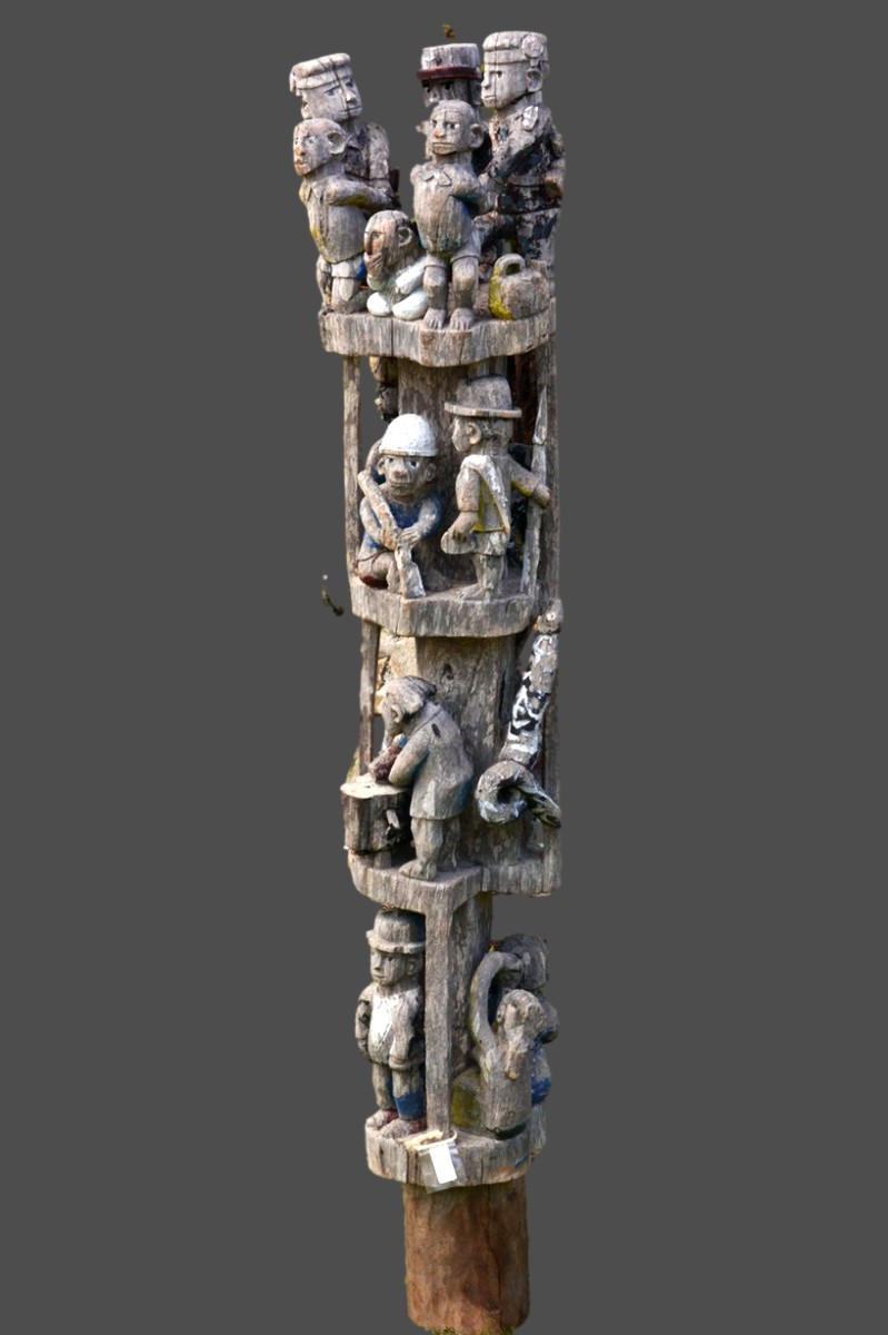 Malagasy Sakalave Post, Breton Collection.
