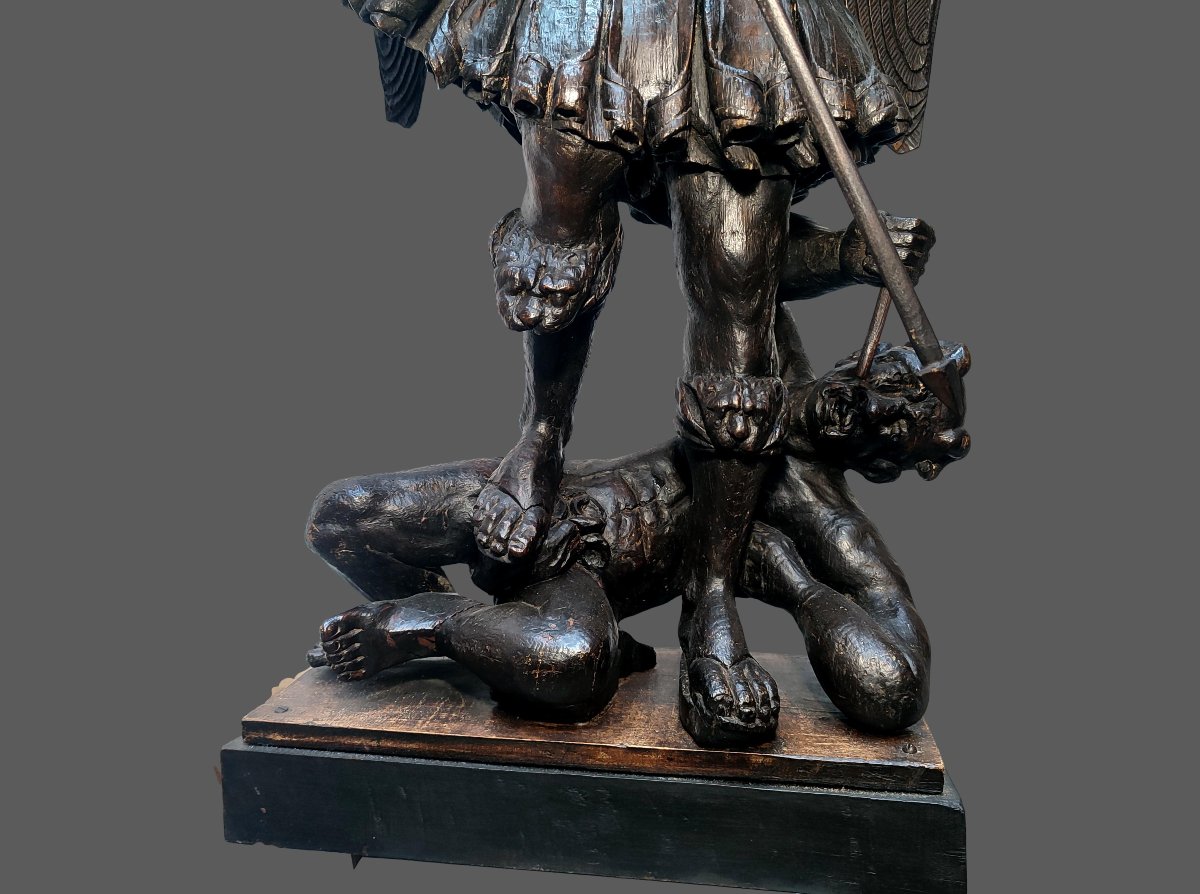 Grande statue de l'archange St Michel tuant le diable 17eme siecle -photo-3