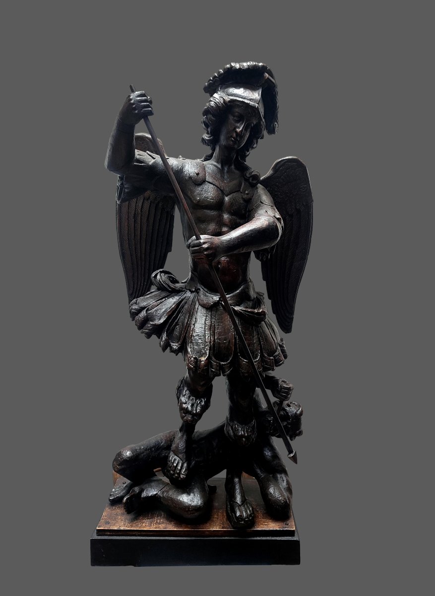 Grande statue de l'archange St Michel tuant le diable 17eme siecle 