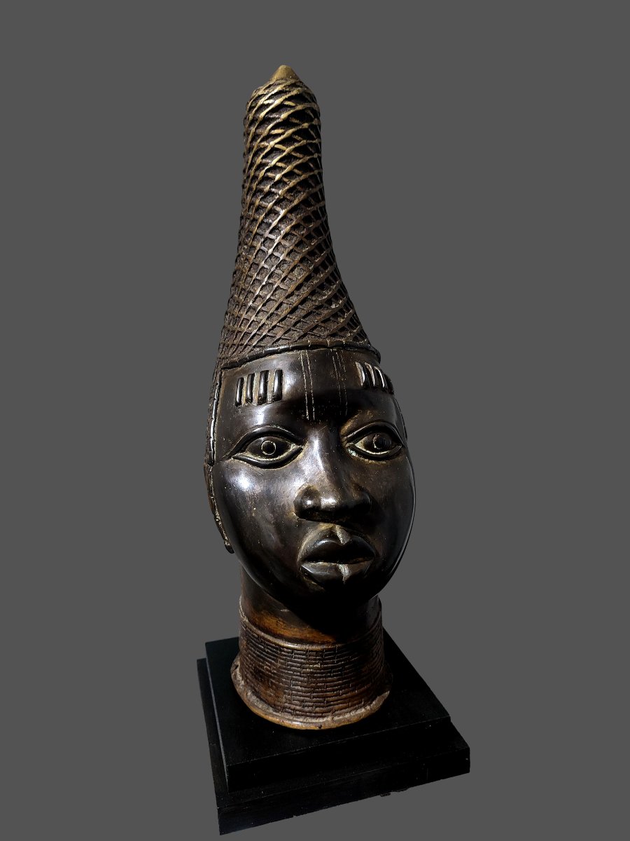 Benin Bronze Royal Bust Of The Oba And Queen-photo-1