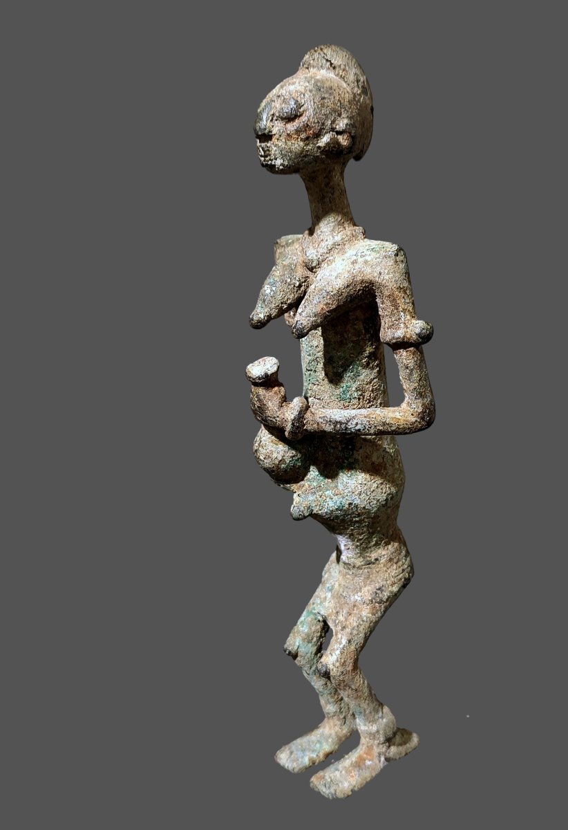 Woman With A Bronze Amphora From A Dogon Excavation Site In Mali -photo-2