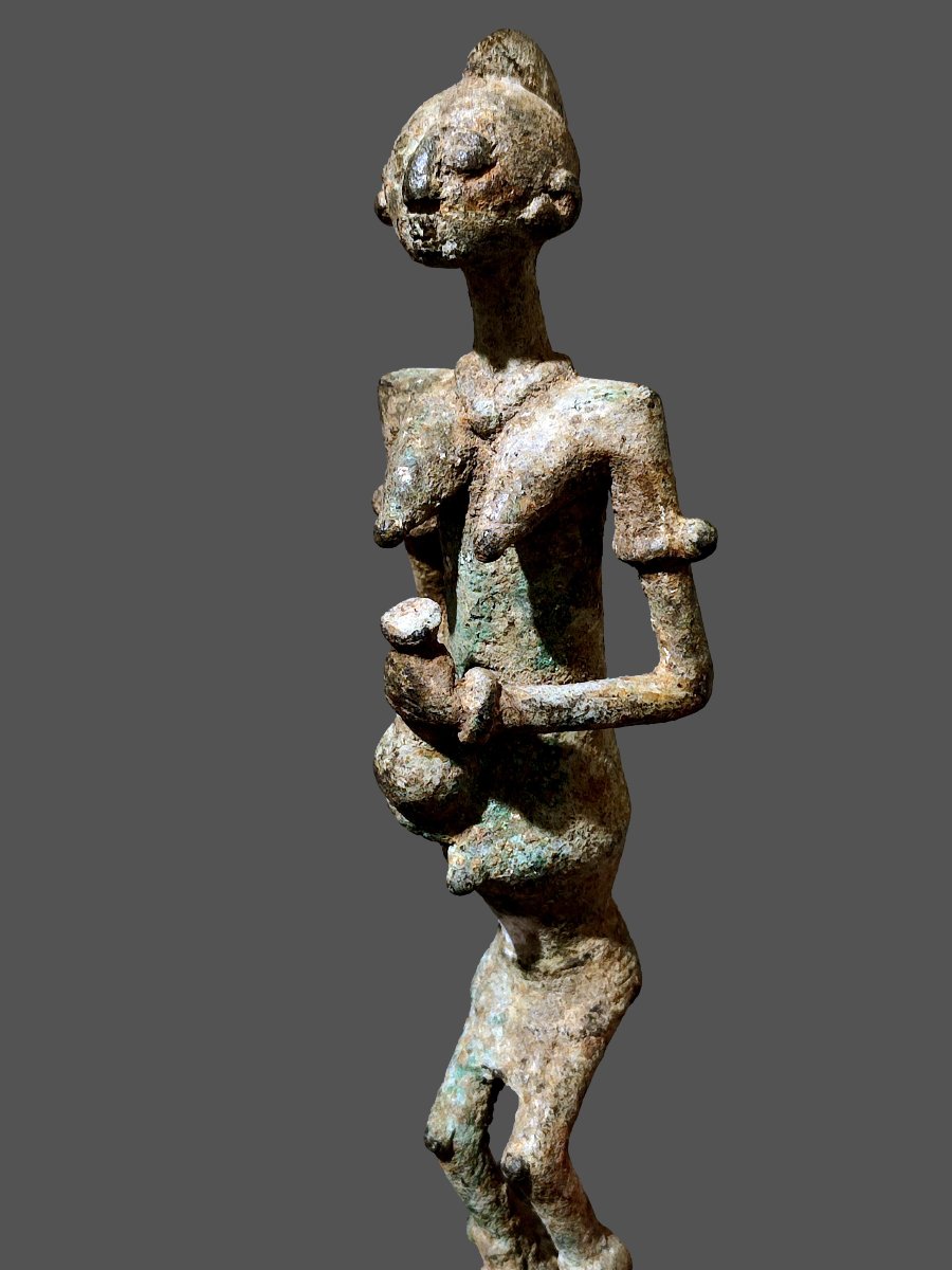 Woman With A Bronze Amphora From A Dogon Excavation Site In Mali -photo-4