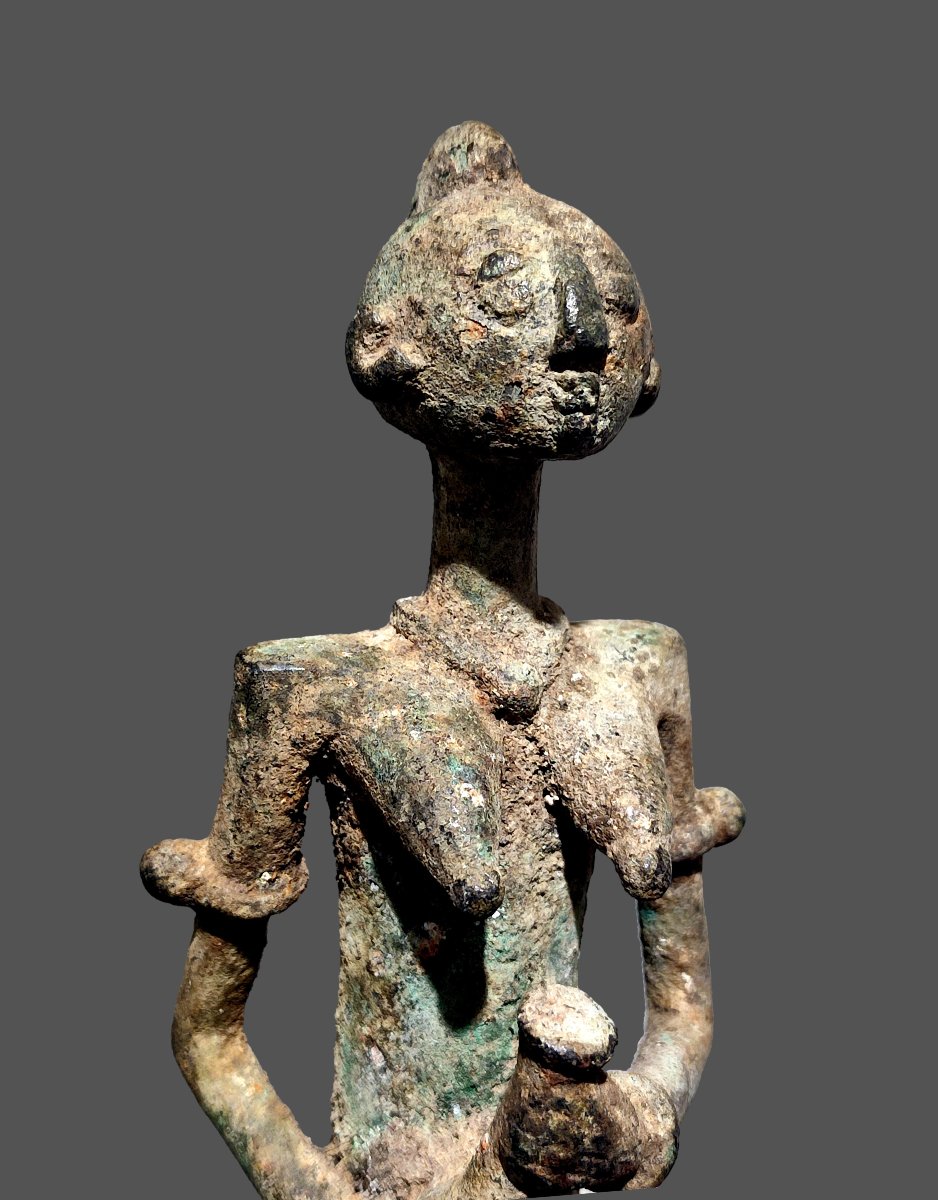 Woman With A Bronze Amphora From A Dogon Excavation Site In Mali -photo-2