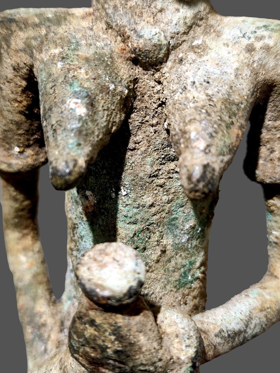 Woman With A Bronze Amphora From A Dogon Excavation Site In Mali -photo-3