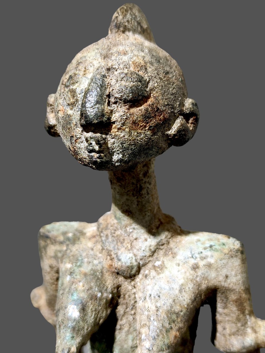 Woman With A Bronze Amphora From A Dogon Excavation Site In Mali -photo-4