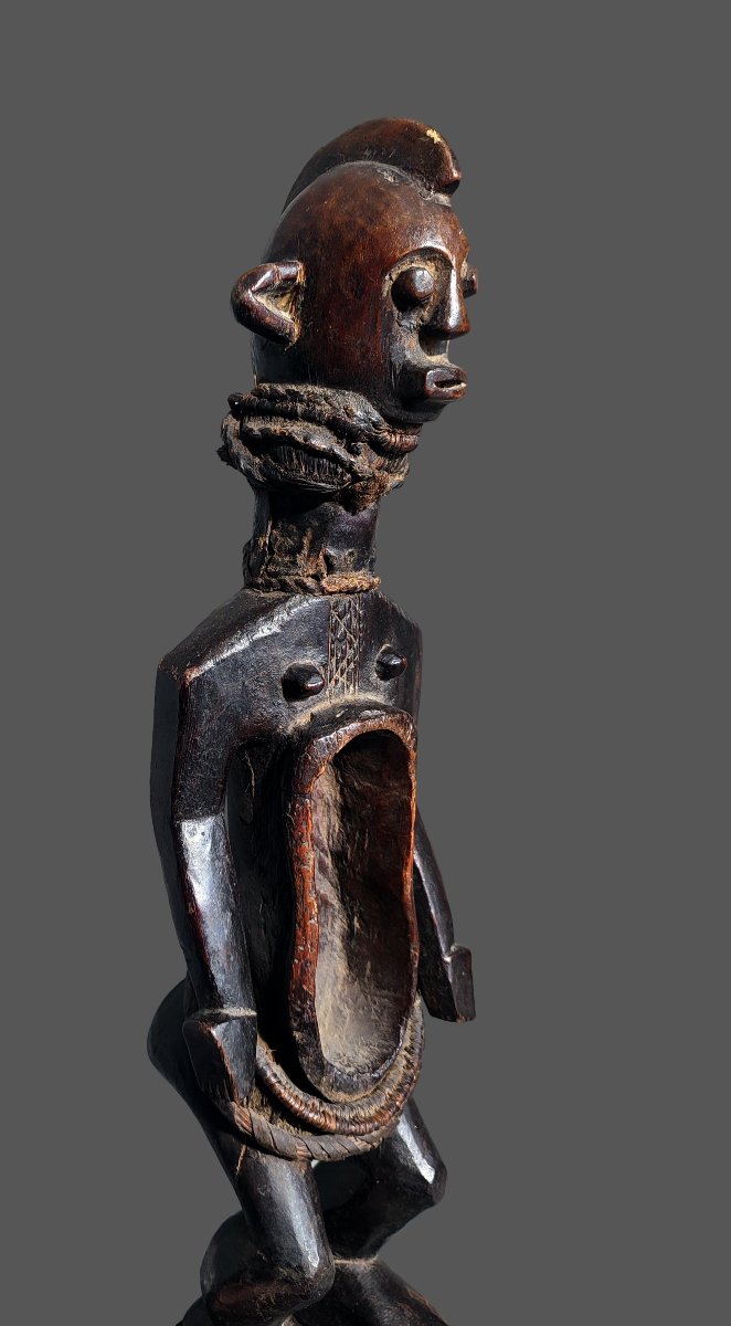 Statue Of A Koro Cup Bearer, Nigeria-photo-1