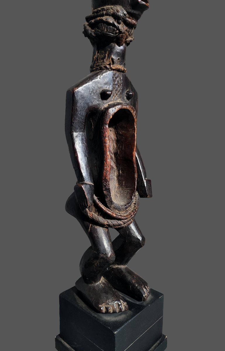 Statue Of A Koro Cup Bearer, Nigeria-photo-2