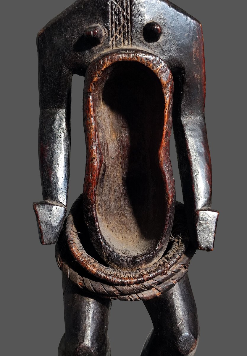 Statue Of A Koro Cup Bearer, Nigeria-photo-3