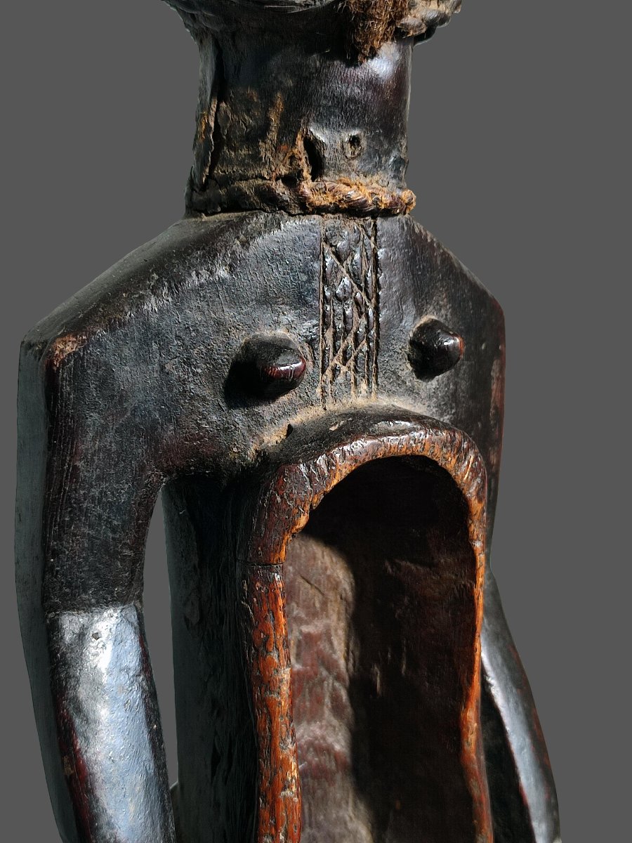 Statue Of A Koro Cup Bearer, Nigeria-photo-4