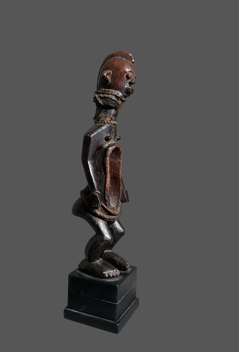Statue Of A Koro Cup Bearer, Nigeria
