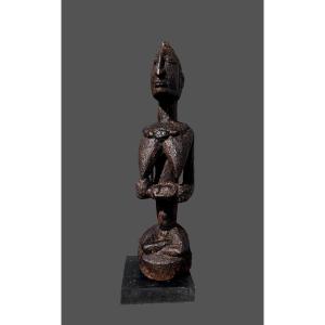 Statue d'autel Dogon du Mali maternité importante patine sacrificielle