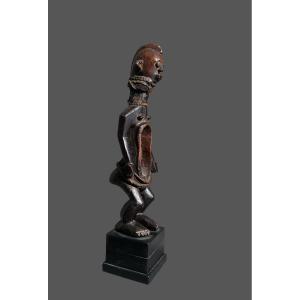 Statue porteuse de coupe Koro Nigéria