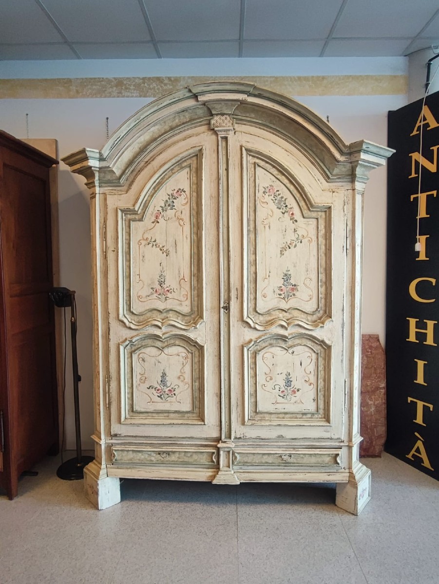 Armoire laquée provençale