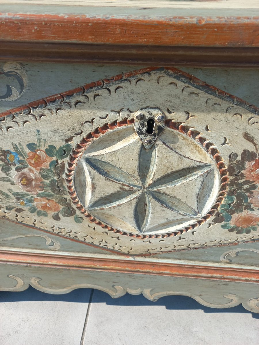 Painted Chest-photo-2