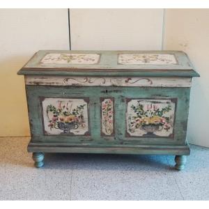 Coffre peint