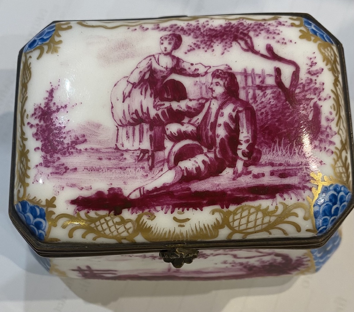 Small Painted Porcelain Box From The 19th Century-photo-2