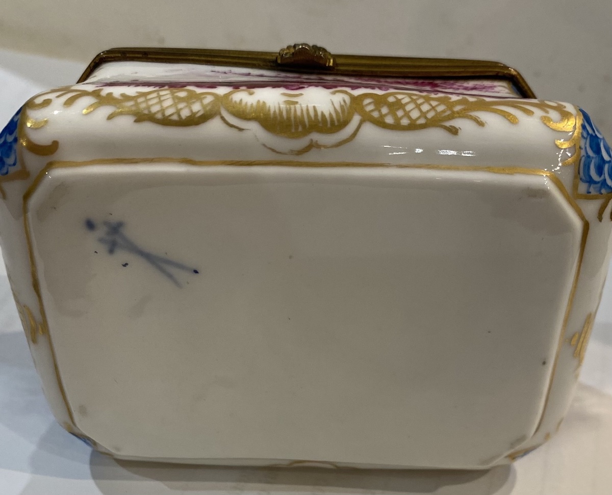 Small Painted Porcelain Box From The 19th Century-photo-3