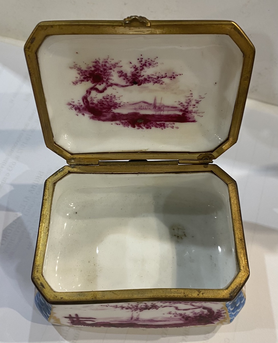 Small Painted Porcelain Box From The 19th Century-photo-4
