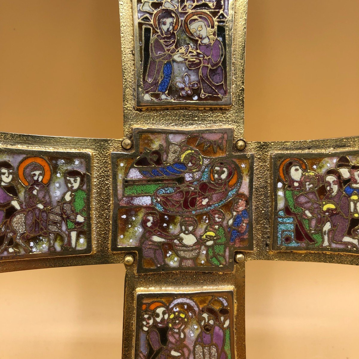 Cabinet Avec émaux Polychromes De Style Médiéval Représentant Des Scènes De La Vie De Marie -photo-1