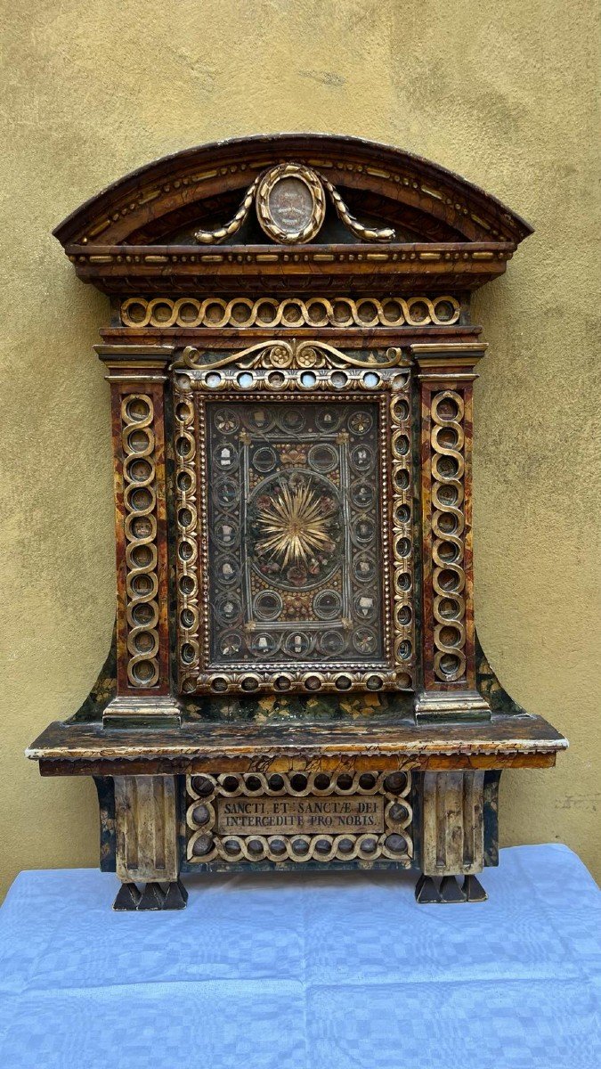 Reliquary In Carved Walnut Wood And Luminated With Pure Gold From The Second Half Of The 17th 
