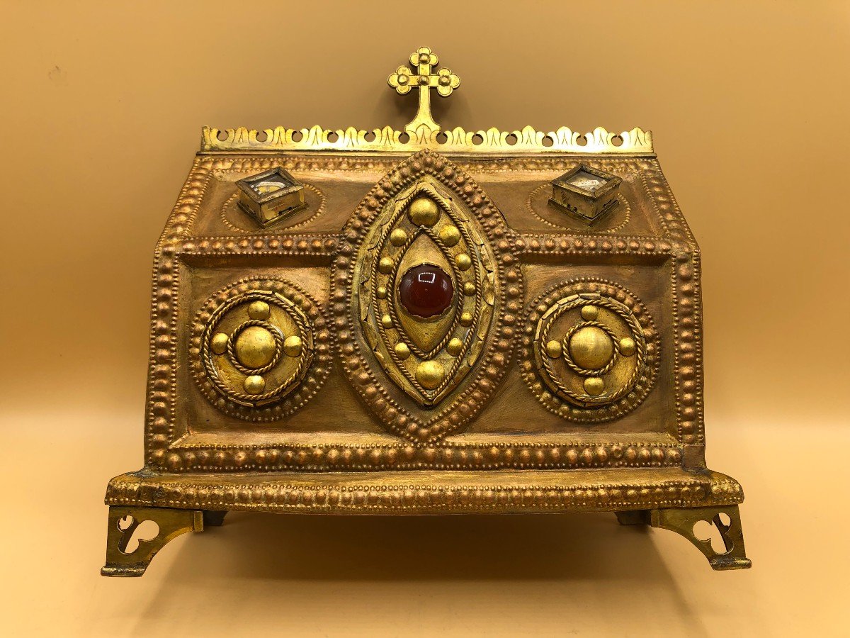 Medieval Style Reliquary Box In Fire-gilt Metal With 10 Relics Of Saints -photo-2