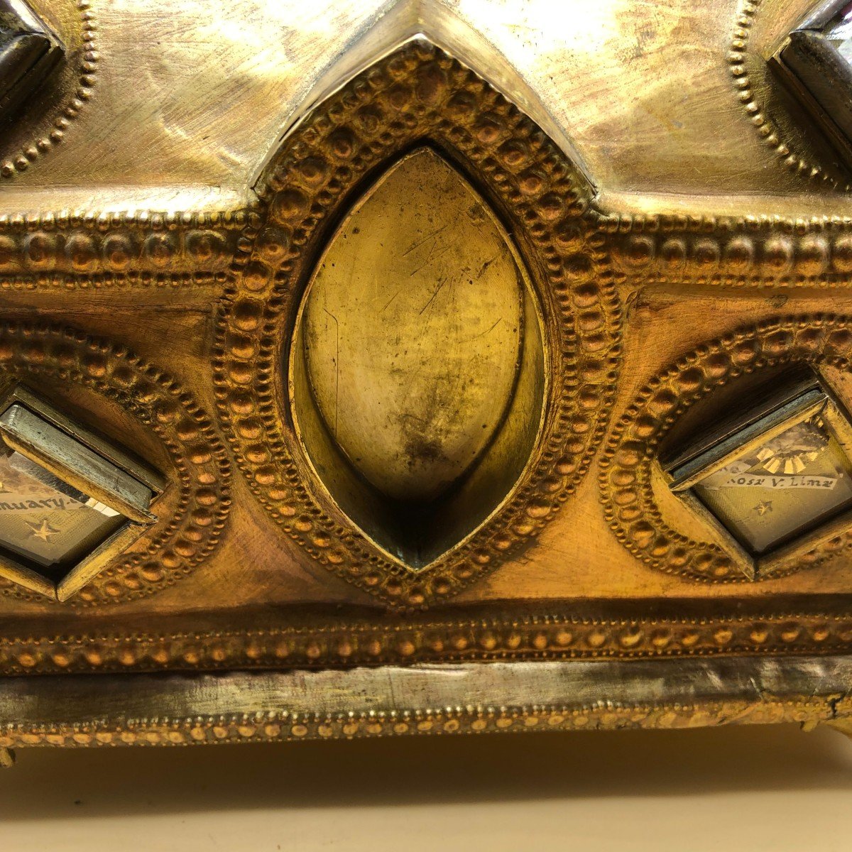 Medieval Style Reliquary Box In Fire-gilt Metal With 10 Relics Of Saints -photo-8
