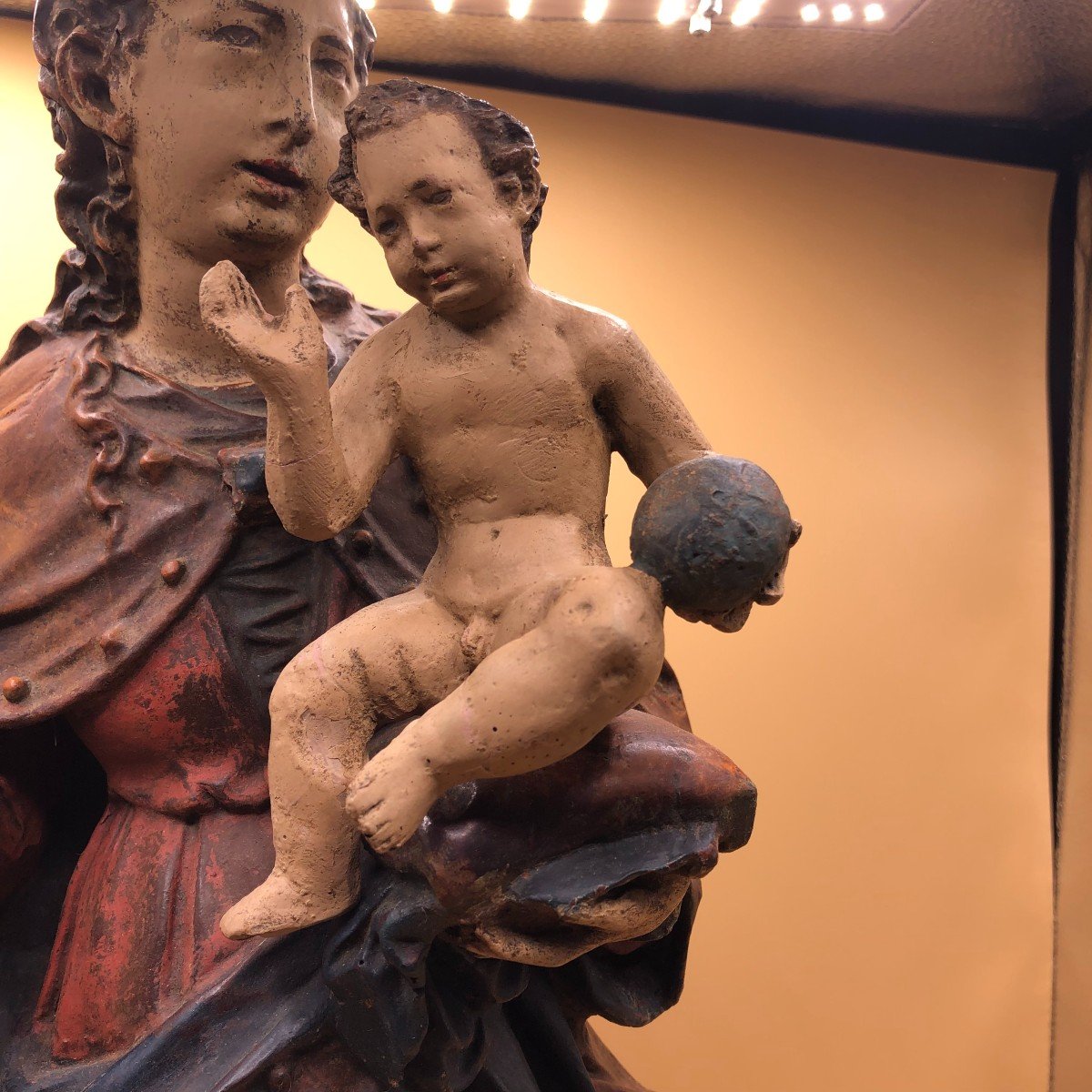Statuette En Bois Sculpté, à Rayures Et Polychrome Représentant Marie à l'Enfant-photo-3