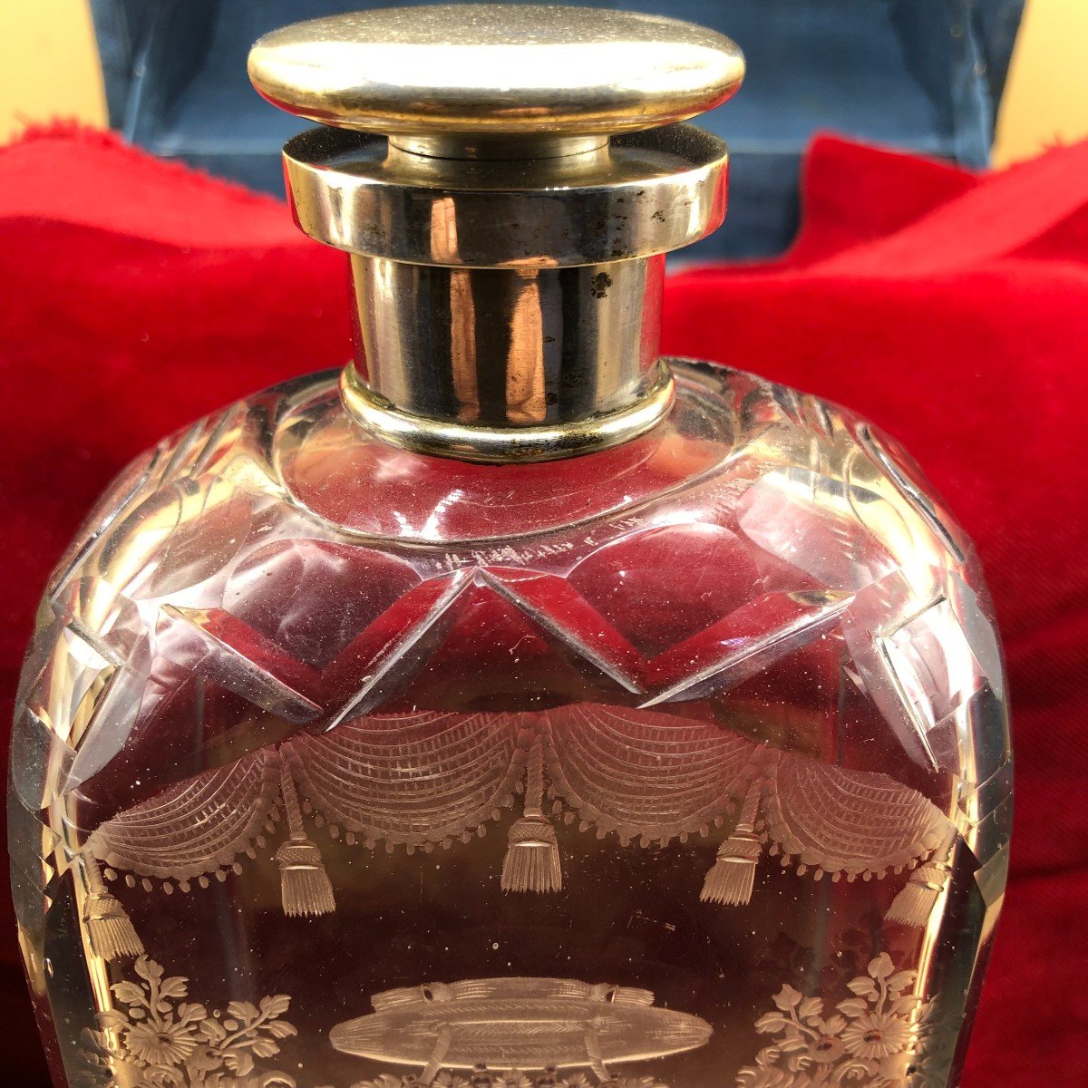 Leather Case Worked With Pure Gold Impressions Containing Three Crystal Bottles -photo-1