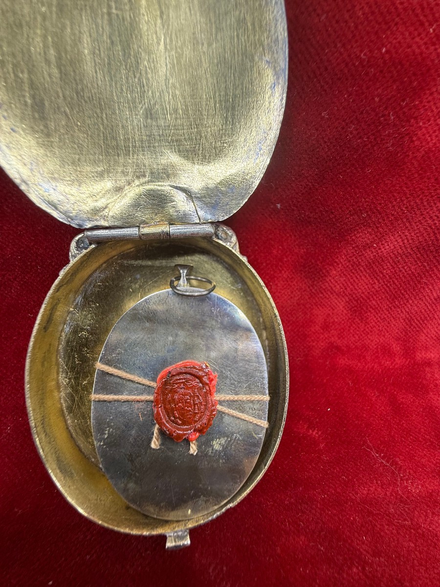 Reliquary Of The Holy Cross In Metal Within A Silver Case With Lid Reliquary-photo-3