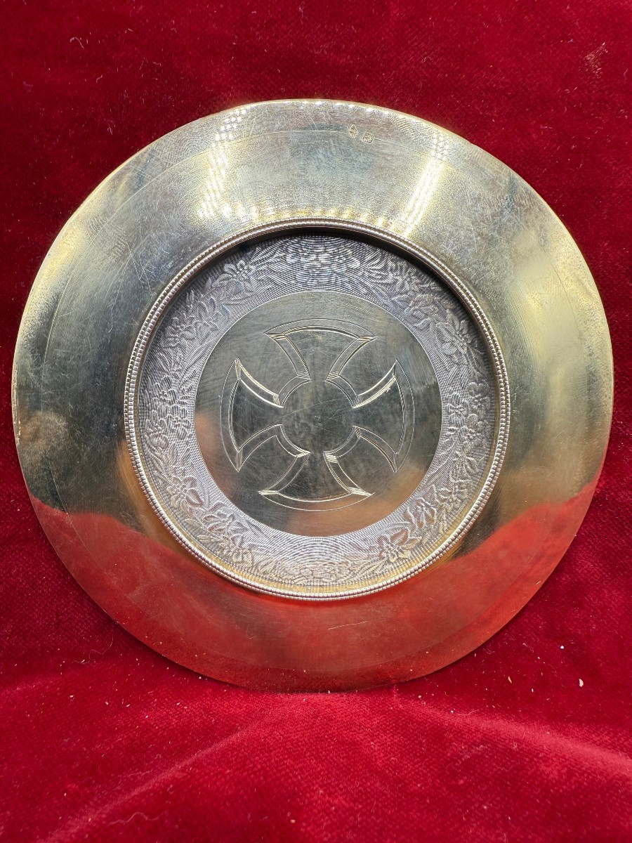 Patène française en argent ciselé et doré Diamètre 13,5 cm