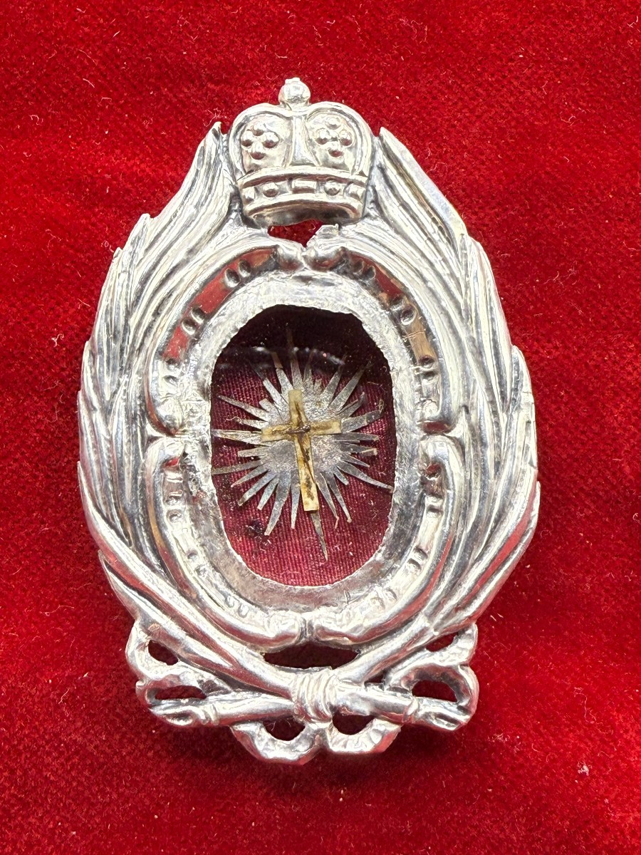Reliquaire en argent de la Sainte Croix de Notre-Seigneur Jésus-Christ. 