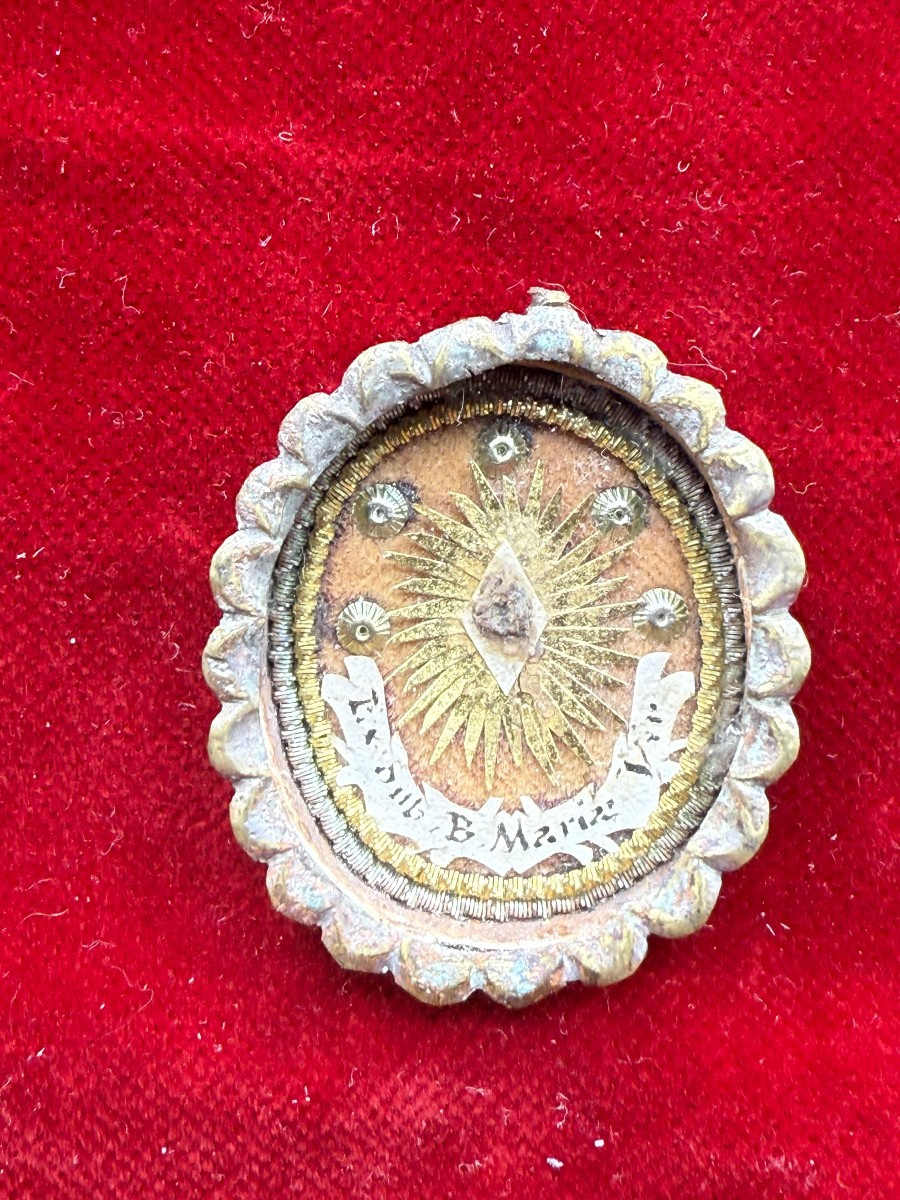 Reliquaire du fragment de la chemise du B.V.M.