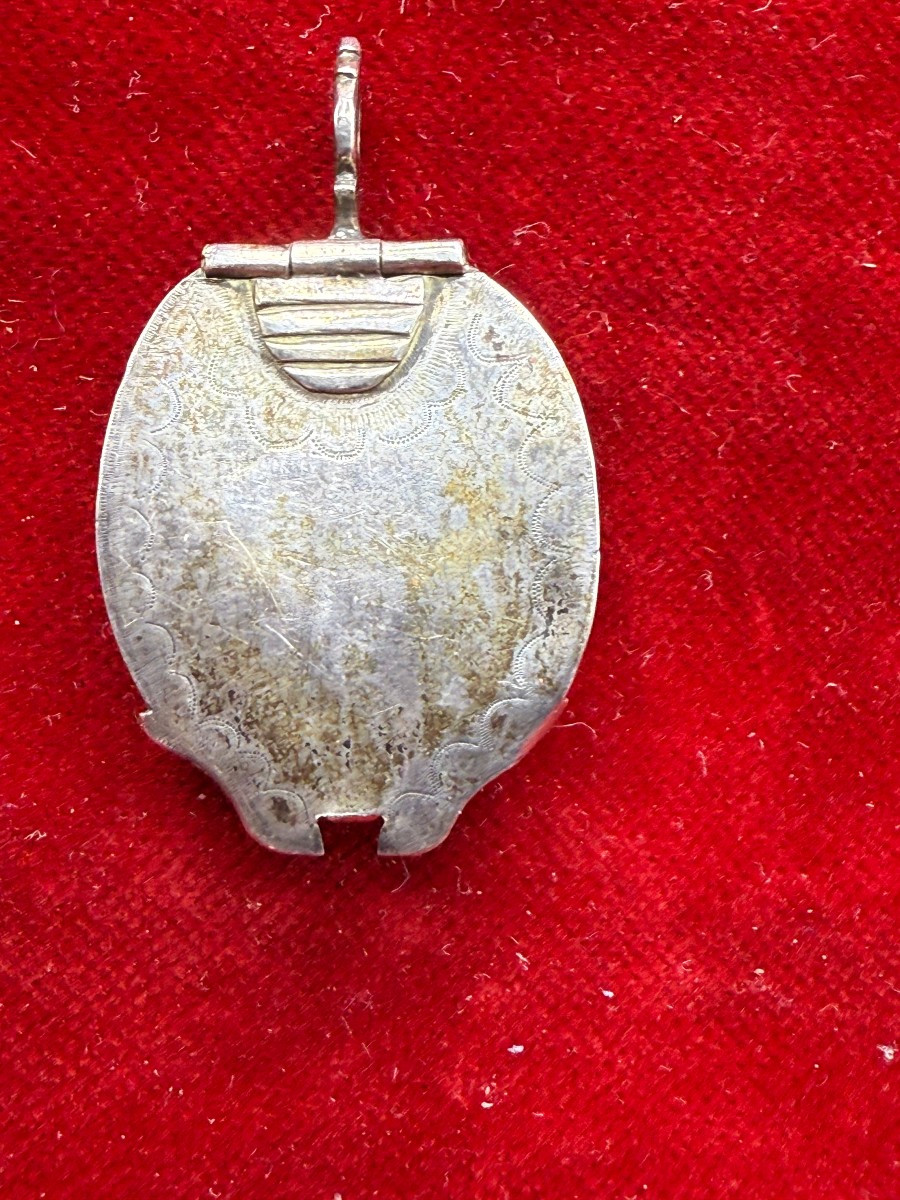 Reliquaire en argent de S.Jean-Baptiste, Élisabeth et Zacharie, dans un reliquaire en argent-photo-3