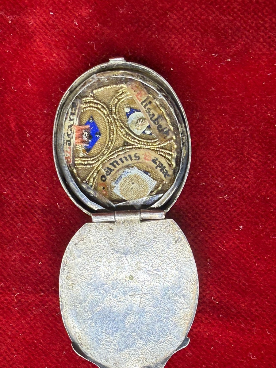 Reliquaire en argent de S.Jean-Baptiste, Élisabeth et Zacharie, dans un reliquaire en argent